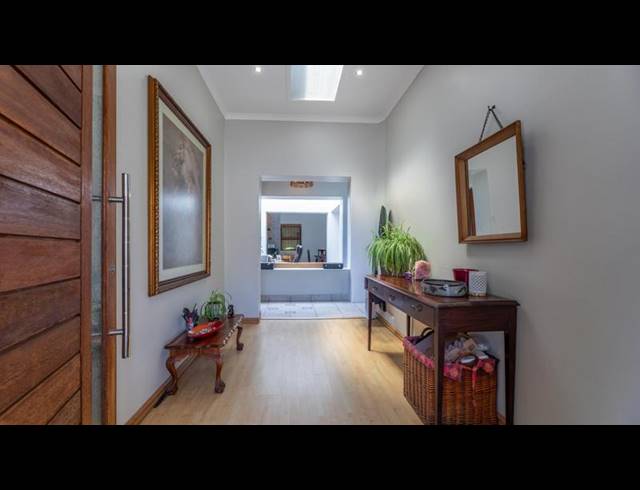 5 BEDROOM HOUSE FOR SALE IN SONSTRAAL